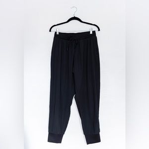 Lululemon sz4 black pleated jogger-style pant.  Dress or casual with zip pockets